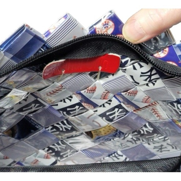 Nahui Ollin NEW YORK YANKEES THEMED BAG! RARE EUC - Picture 8 of 10